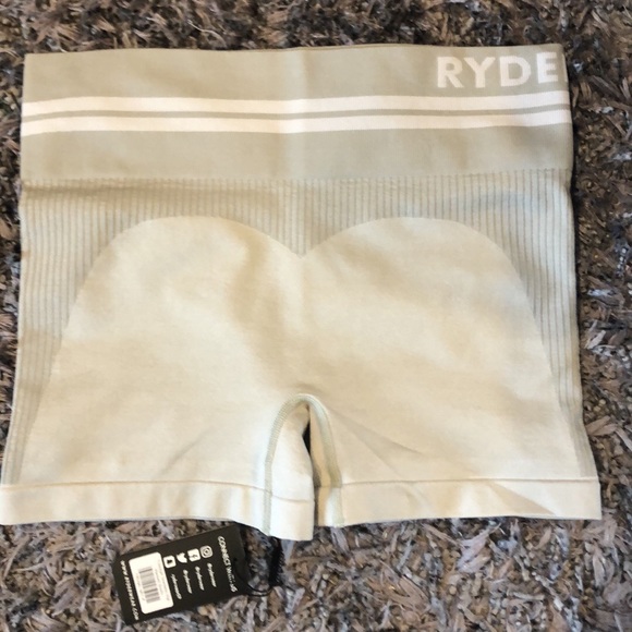 ♦️SOLD♦️Ryderwear seamless shorts Sz. Medium. - Picture 3 of 7
